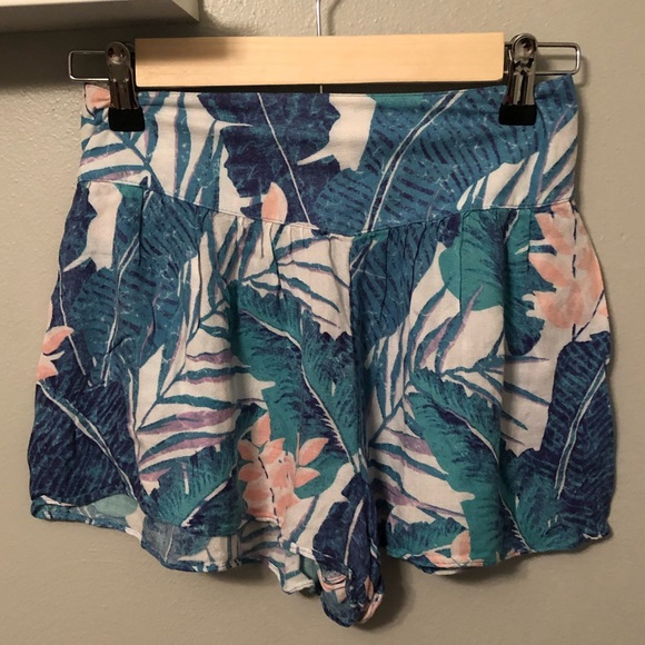 American Eagle Outfitters Pants - American Eagle Tropical Print Shorts Size XS🌴
